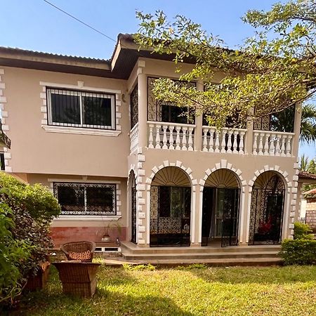 Akogo House - Bnb , Hostel, Backpackers & Volunteer Center Mombasa Exterior foto