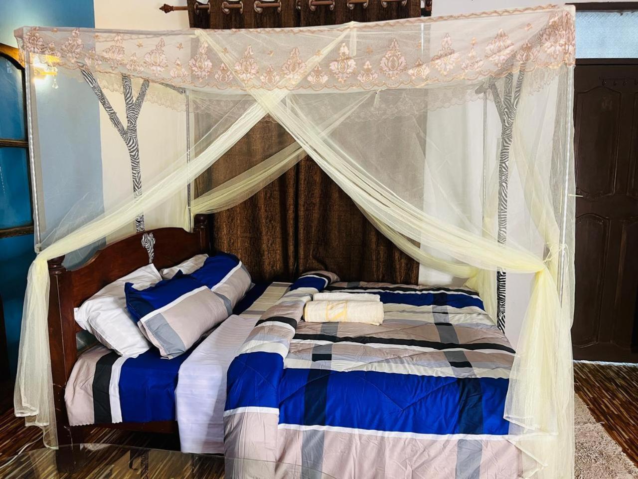 Akogo House - Bnb , Hostel, Backpackers & Volunteer Center Mombasa Exterior foto