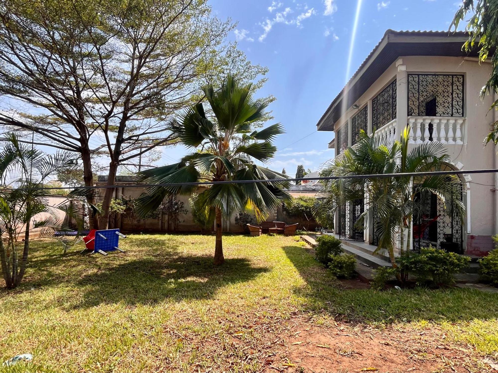 Akogo House - Bnb , Hostel, Backpackers & Volunteer Center Mombasa Exterior foto
