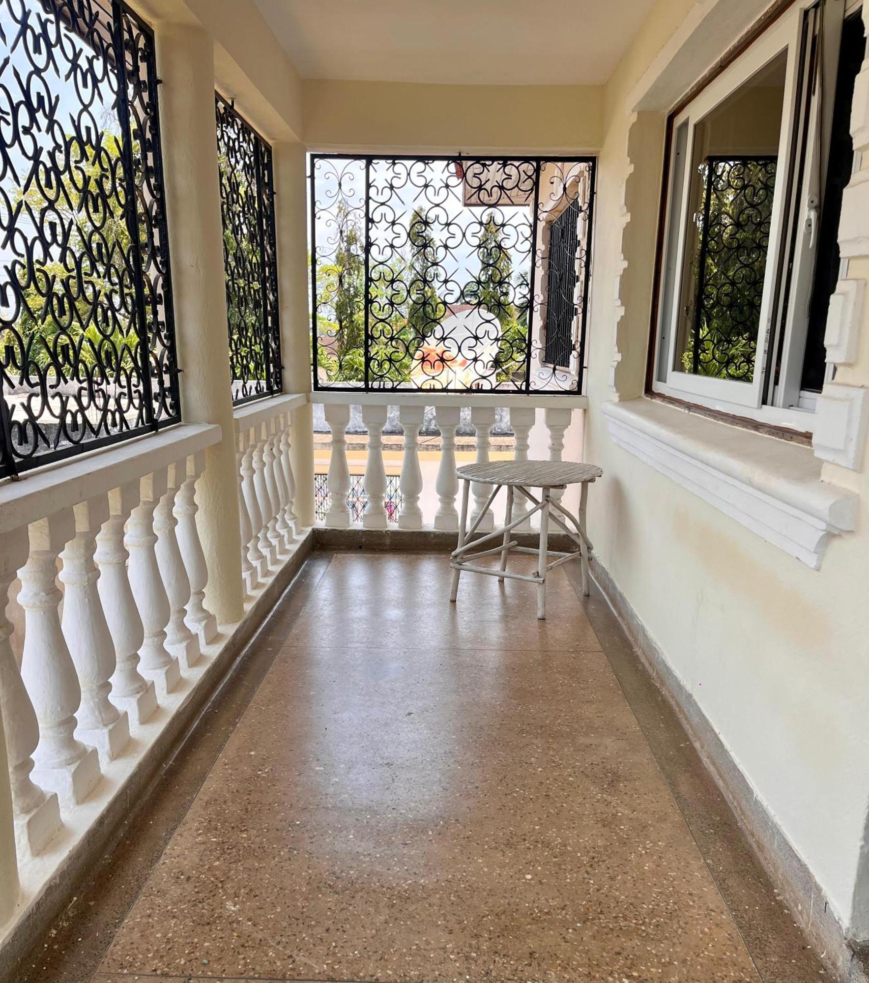 Akogo House - Bnb , Hostel, Backpackers & Volunteer Center Mombasa Exterior foto