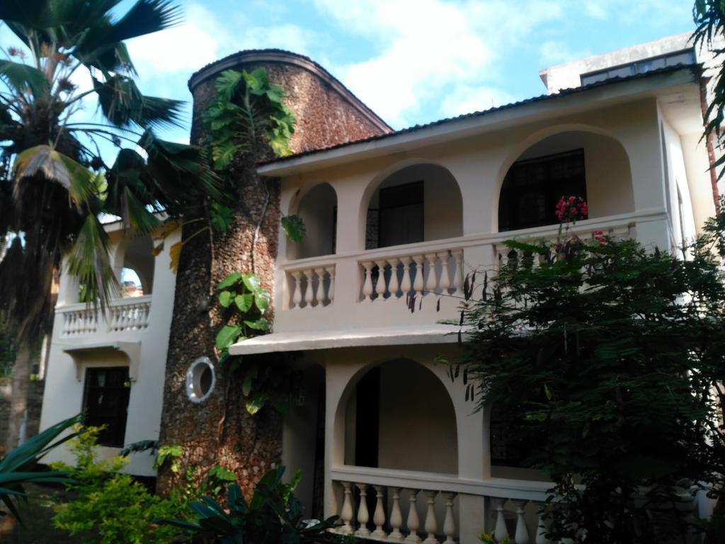 Akogo House - Bnb , Hostel, Backpackers & Volunteer Center Mombasa Exterior foto