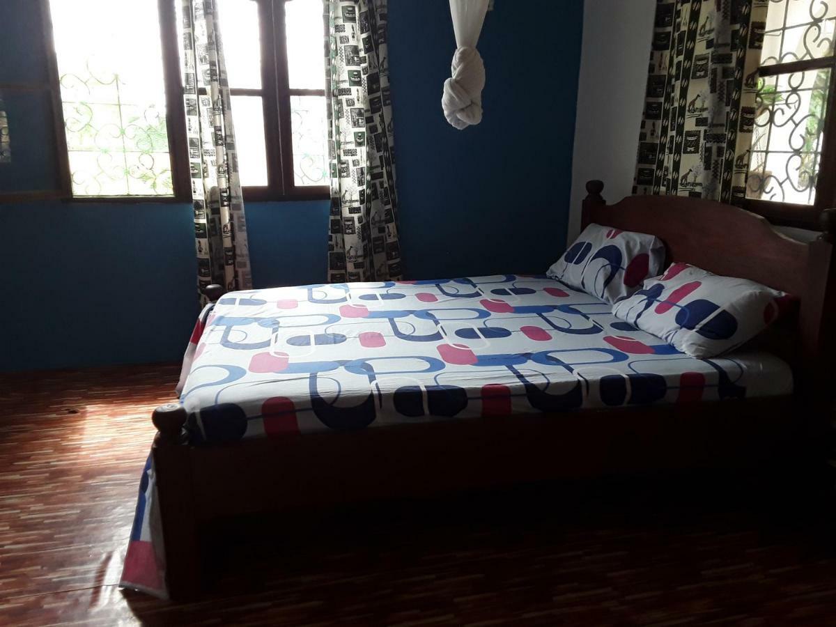 Akogo House - Bnb , Hostel, Backpackers & Volunteer Center Mombasa Exterior foto